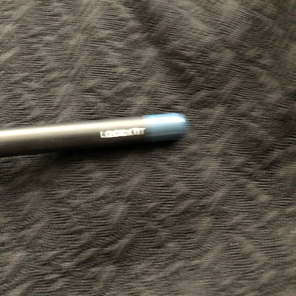 Morphe lock it blue eyeliner - Picture 2 of 3